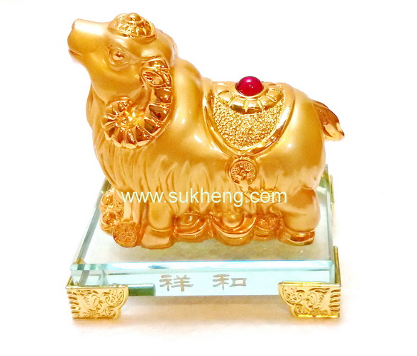 แพะทองมงคลบนฐานคริสตัล ขนาด 3.5 นิ้ว