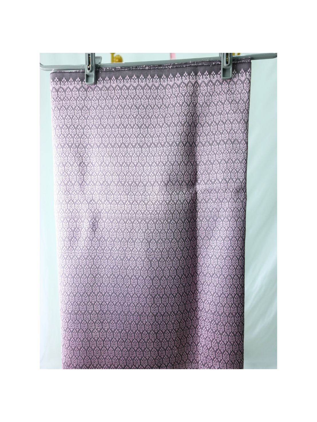 ซิ่น ผ้าไหมยกสุรินทร์ ไหมแท้ 32ตะกอ ไหมแท้100% ขนาด 1x2เมตร พื้นสีม่วงกะปิ N11-ST-072667102