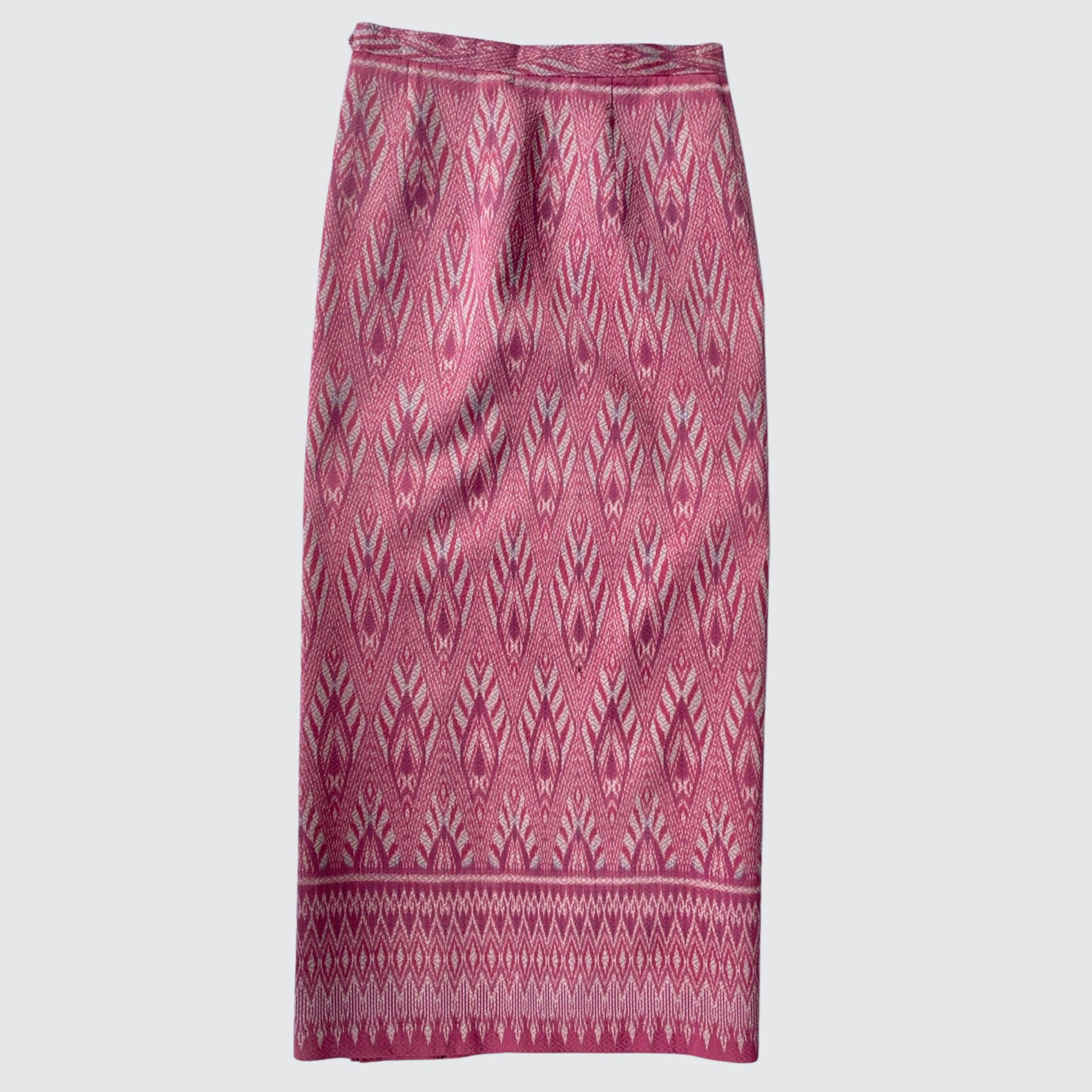 ผ้าถุงป้าย แบบเลื่อนตะขอตามไซส์ ลายจี้เพชร สีชมพู รหัส WM-PTS-100968145