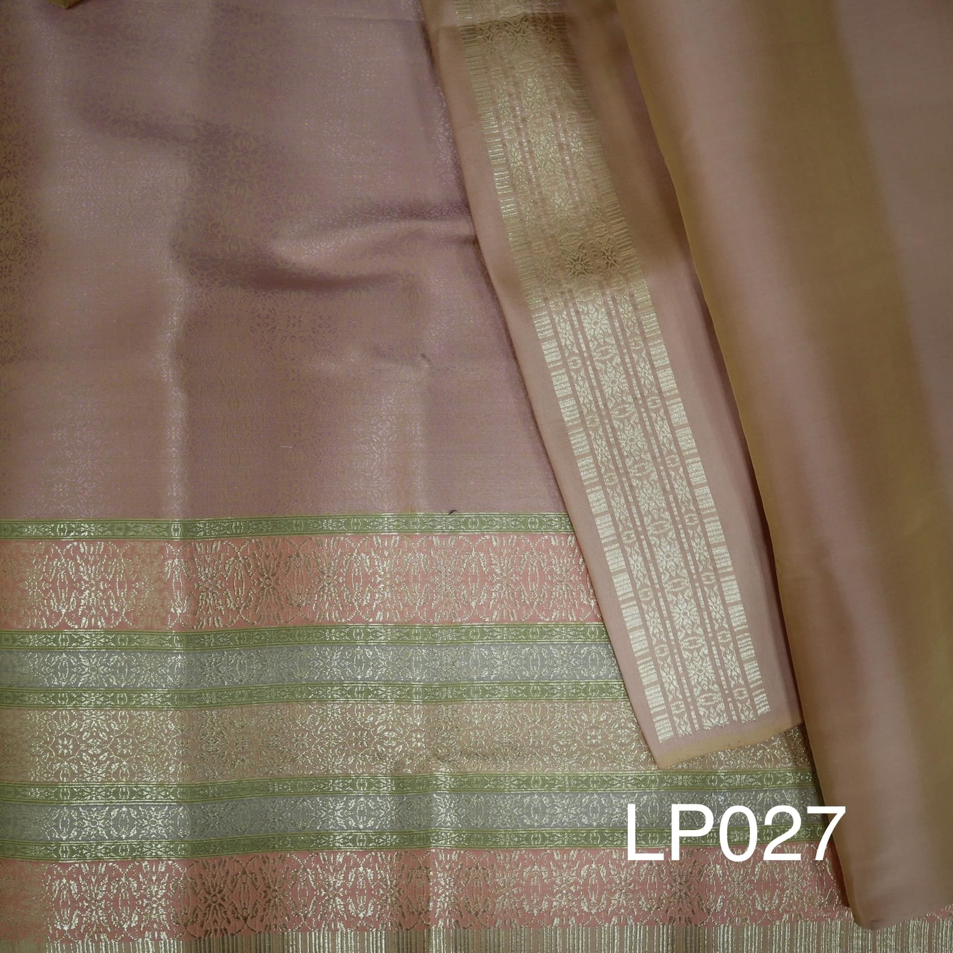 (ผ้าชุด) ผ้าไหมยกดอกลำพูน (สีพื้น 2เมตร+ลาย 2.4เมตร) สีชมพูเหลือบน้ำตาล รหัส N90-AA-LP027