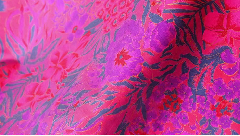 ผ้าพันคอไหมพิมพ์ลาย สี่เหลี่ยมจัตุรัส ขนาด 100x85ซม.ลายดอกไม้ สีแดงม่วง รหัส ZTG-CT-103383