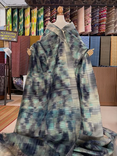 ผ้าไหมลายพิเศษ มัดหมี่ประยุกต์ ไหมแท้ สีเทา-น้ำเงิน-มินท์ เลือกตามขนาด รหัส MMFZ-116-1129683