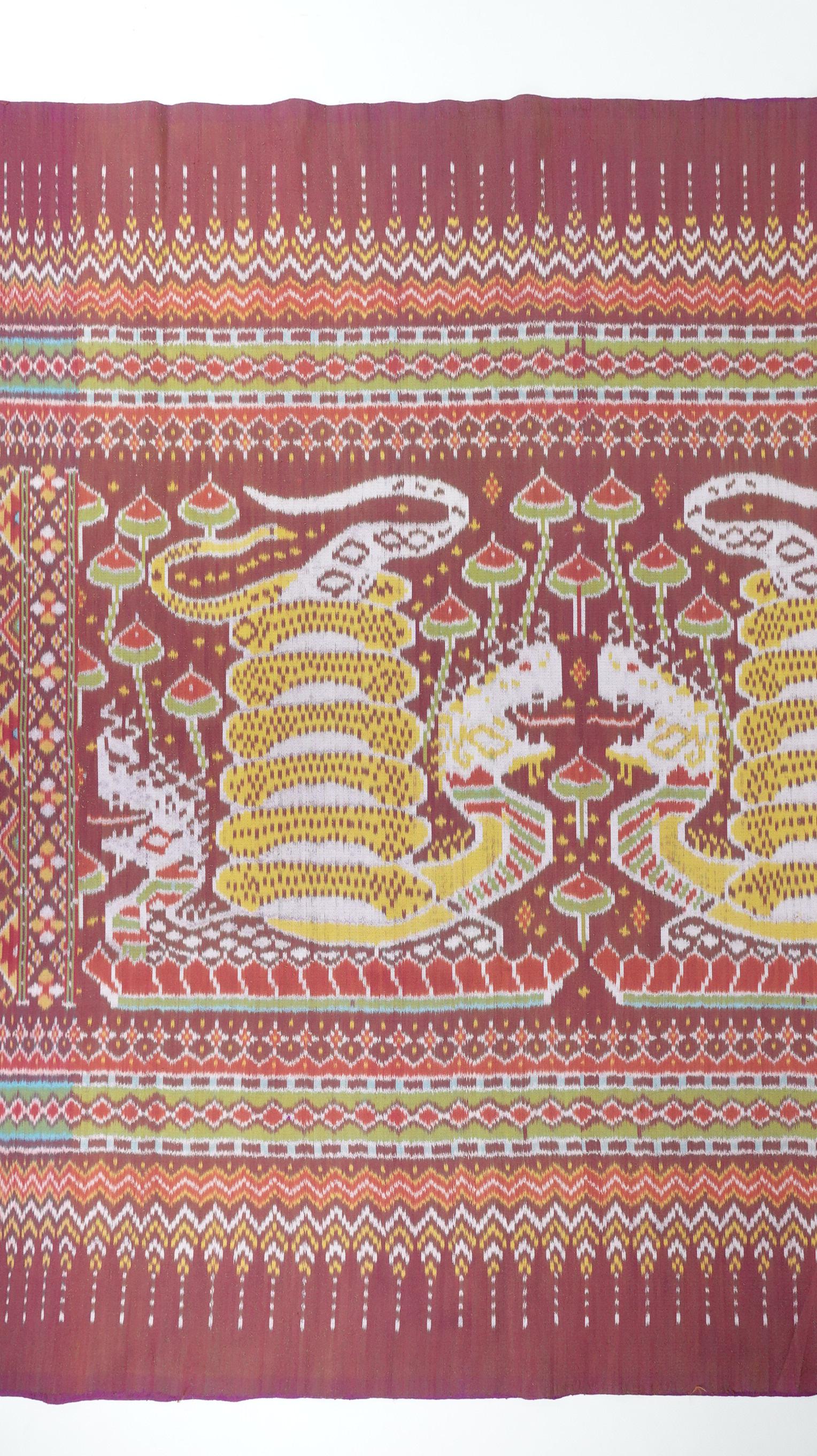 ซิ่น ผ้าไหมมัดหมี่ สีธรรมชาติ 3ตะกอ ทอเหยียบเหาะ มีหน้านาง ชายครุย ขนาด1x2เมตร ลายพญานาค สีน้ำตาลแดง รหัส M3P-33-0224687