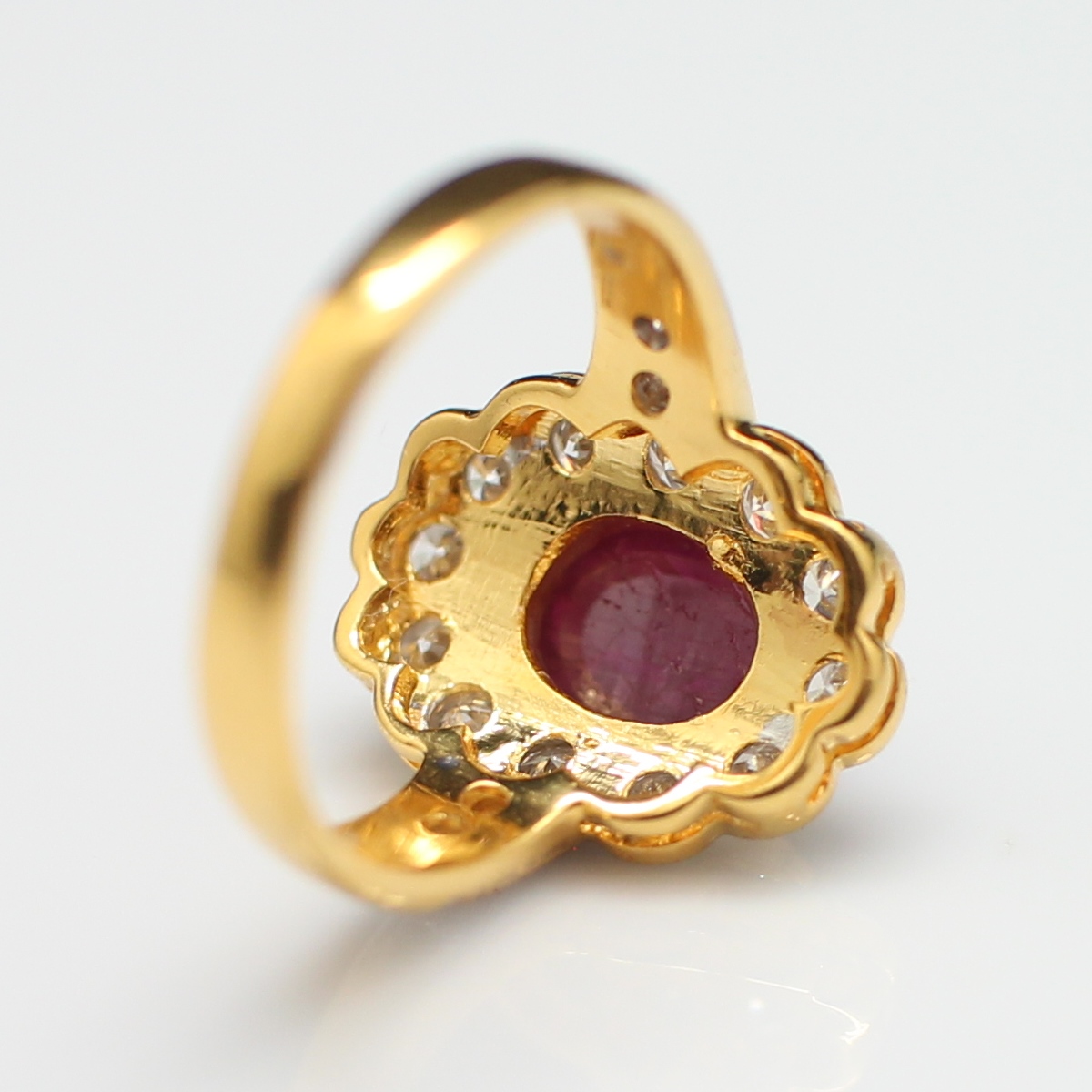 RG250095 แหวนทับทิมล้อมเพชร เพชรแท้ 16 เม็ด 0.70 กะรัต ทองแท้ 90% นน.รวม 4.4 กรัม ขนาดแหวน 48