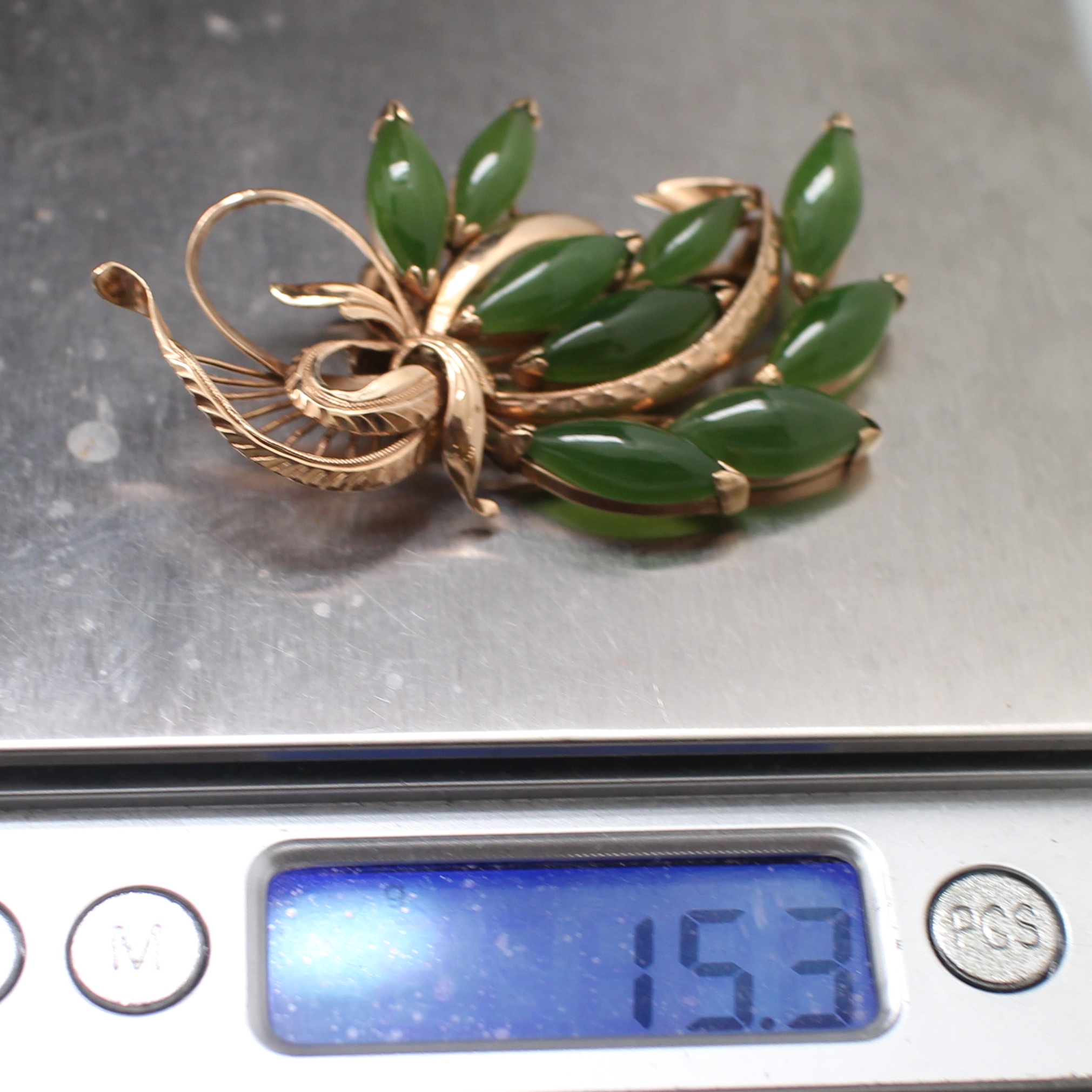 CL25005 เข็มกลัดหยกช่อใบไม้ ทองแท้ 14k นน.รวม 15.3 กรัม