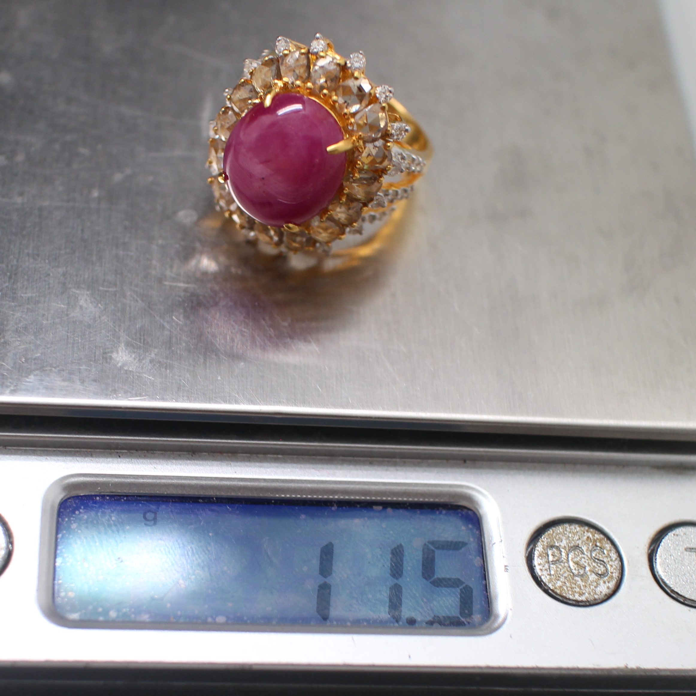 RG250097 แหวนทับทิมล้อมเพชรซีกลูกโลก เพชรแท้ 0.54 กะรัต เพชรซีกลูกโลก 2.02 กะรัต ทับทิม 12 กะรัต ทองแท้ 90% นน.รวม 11.5 กรัม ขนาดแหวน 56