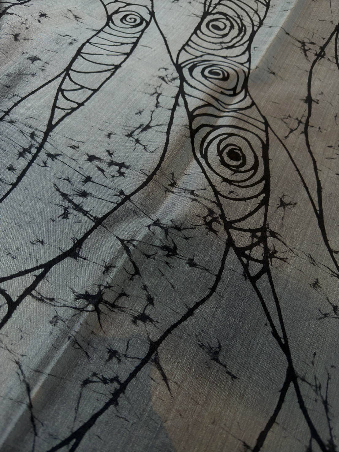 ผ้าไหมทอมือบาติก สีเทาเงิน ราคาต่อเมตร รหัส A11-Kaya-1204681
