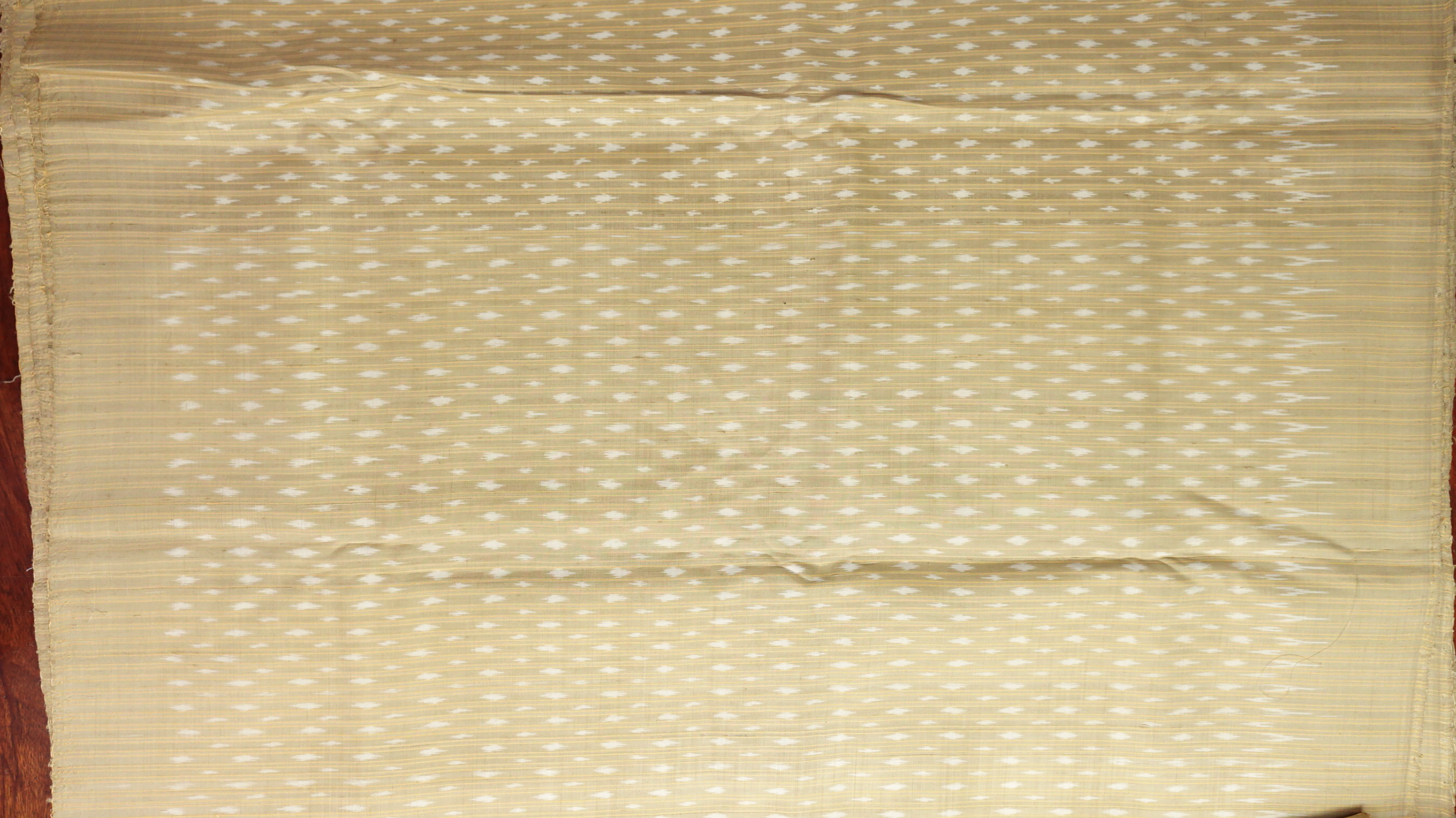 ผ้าไหมมัดหมี่ เนื้อไหมบ้าน ไหมแท้ สีธรรมชาติ สีเหลืองครีม ตัดขายเป็นเมตร รหัส CISP-NY-0124681