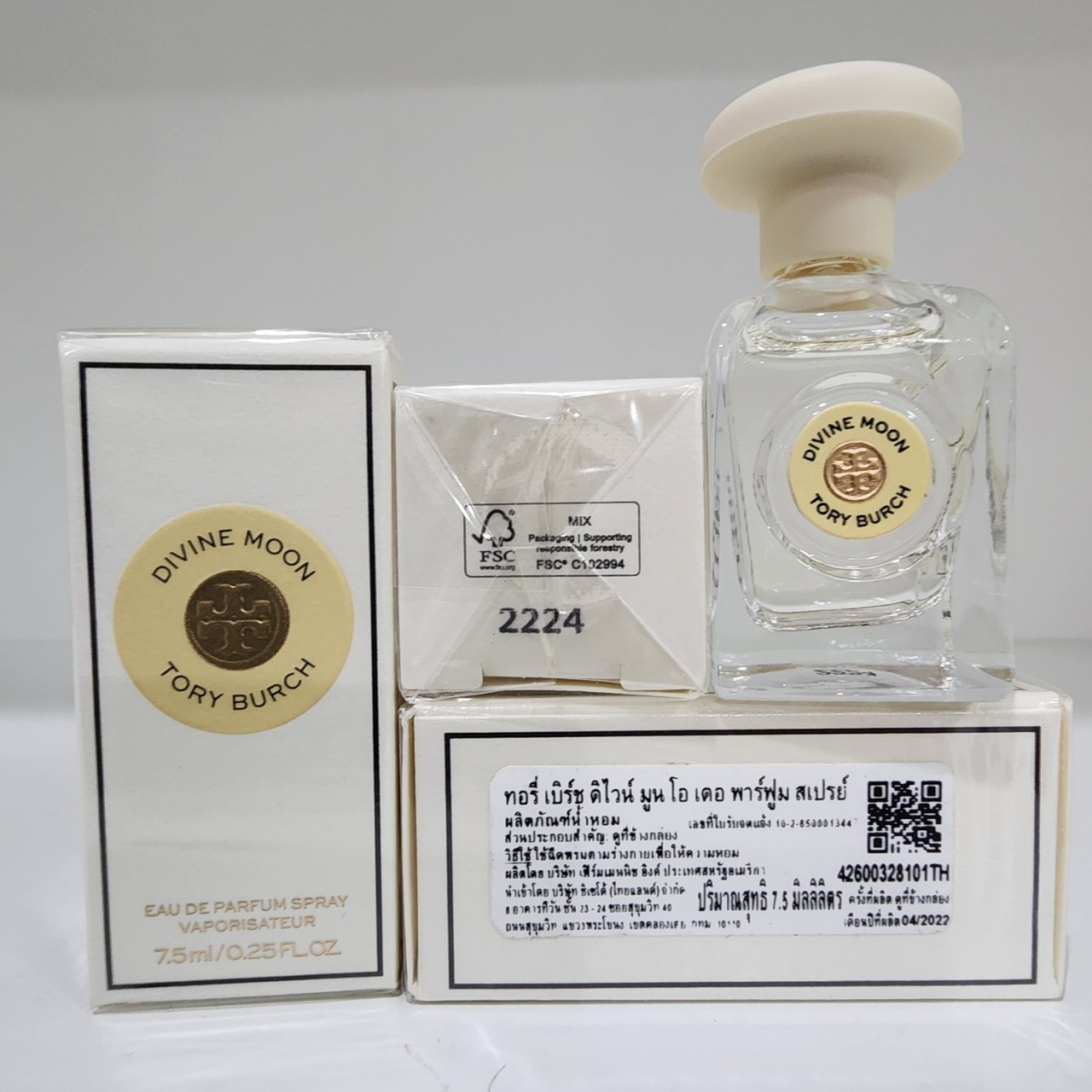น้ำหอมจิ๋วมินิ Tory Burch Divine Moon ขวดจิ๋ว 7.5ml ป้ายไทย ขอกรีดกล่องด้านบนเพื่อยัดให้แน่นป้องกันน้ำหอมซีม ( Mini Perfume น้ำหอมขนาดพกพา) น้ำหอมจิ๋วมินิ ขวดน่ารัก ตั้งโชว์ก็สวย พกพาก็สะดวก หัวแต้มตามจุดชีพจร