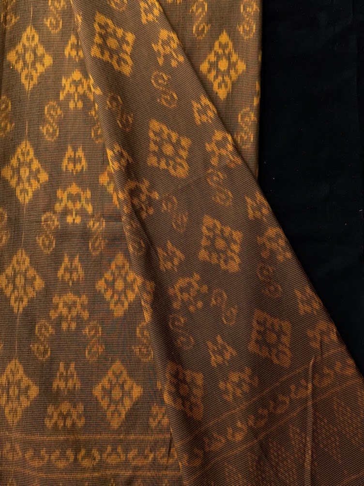 ซิ่น ผ้าไหมมัดหมี่ 3ตะกอ ขนาด 1x2 เมตร ลายดอกรักราชกัญญา สีน้ำตาลทอง รหัส PCS-NY-11226827