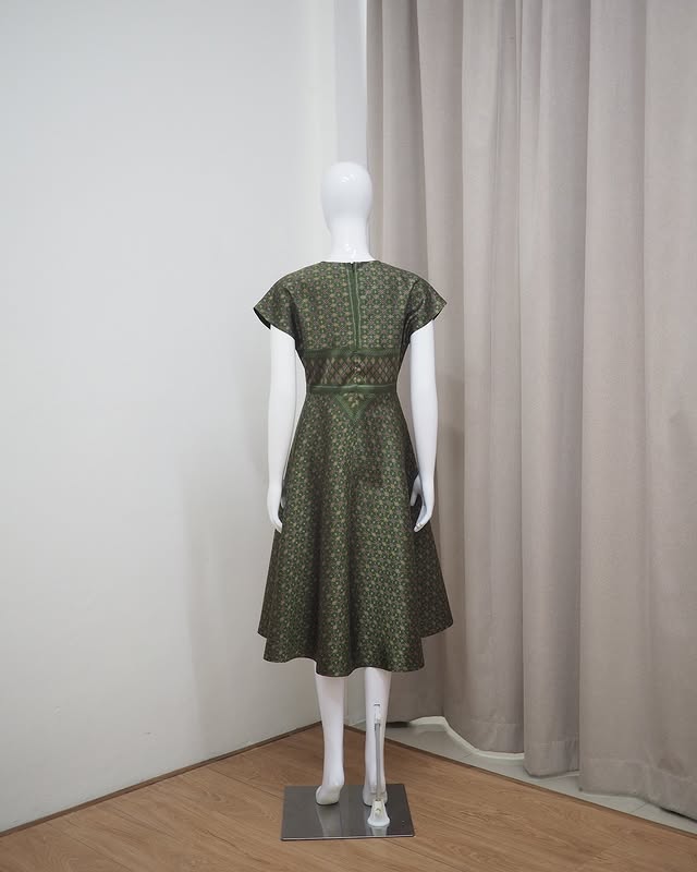 แบบตัดชุด เดรสผ้าไหม (ไม่รวมผ้า) chobmai x JHN รหัส CUT-51-12/12/67