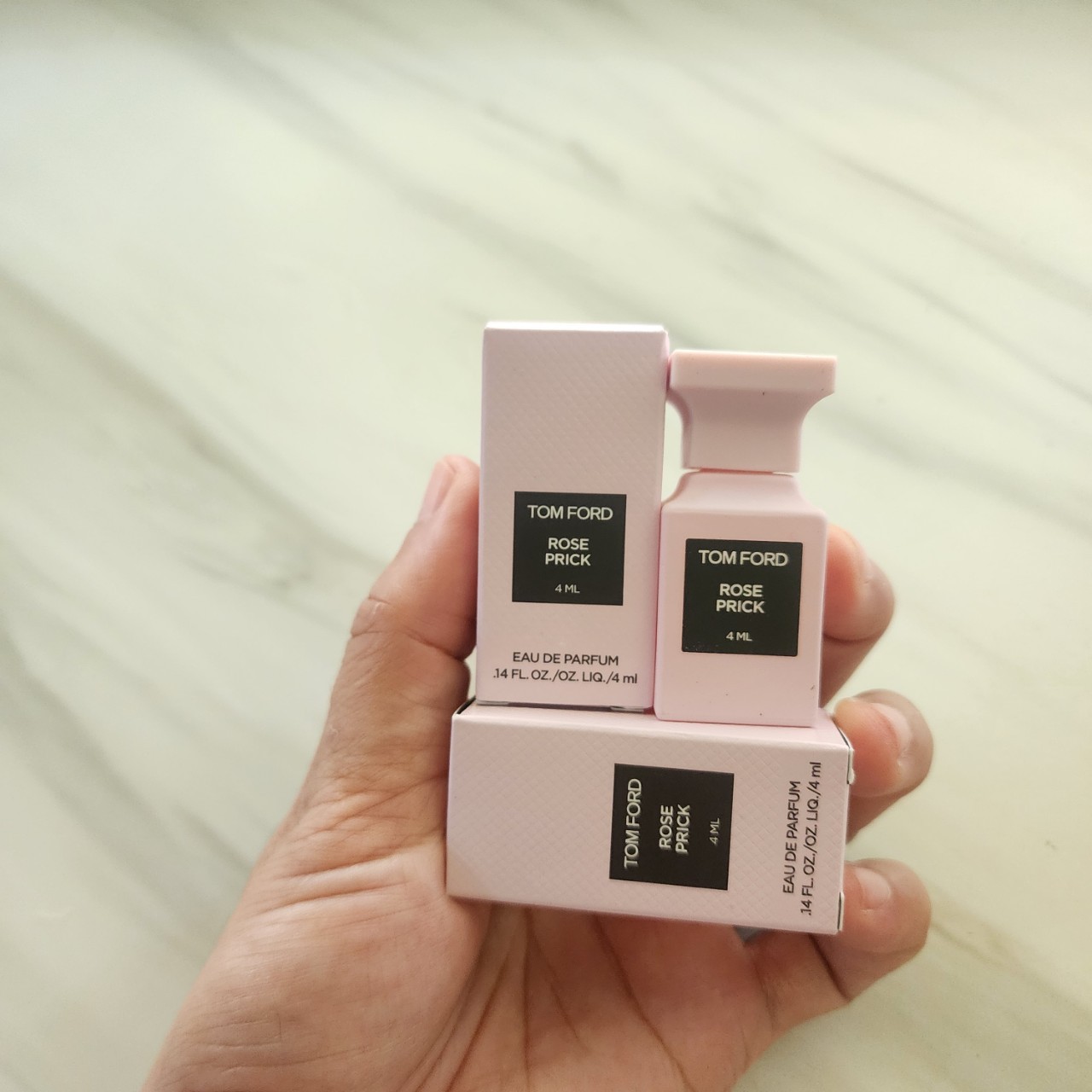 น้ำหอมจิ๋วมินิ Tom Ford Rose Prick EDP 4ml แบบแต้มมีกล่อง ( Mini Perfume น้ำหอมขนาดพกพา) น้ำหอมจิ๋วมินิ ขวดน่ารัก ตั้งโชว์ก็สวย พกพาก็สะดวก หัวแต้มตามจุดชีพจร