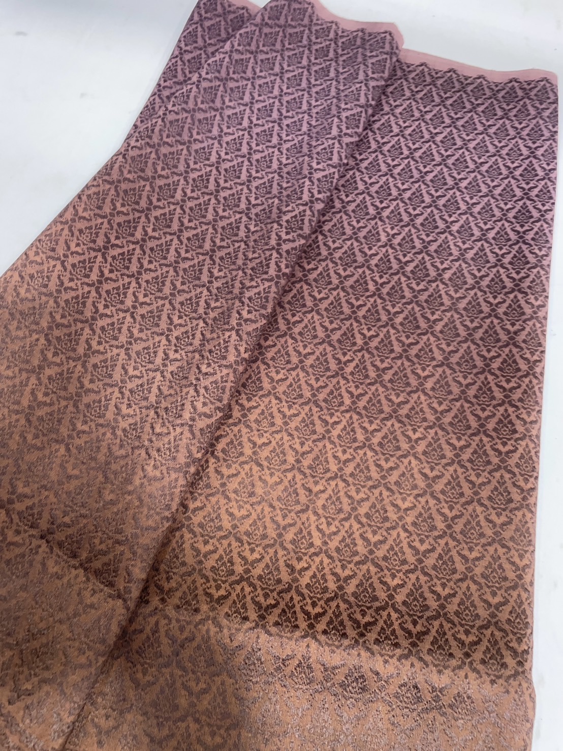 ซิ่น ผ้าไหมยกดอกสุรินทร์ 32ตะกอ ขนาด 1x2เมตร ลายเทพพนม ย้อมสไลด์สีม่วงเทาเข้ม - สีน้ำตาล รหัส N11-TT-0803684