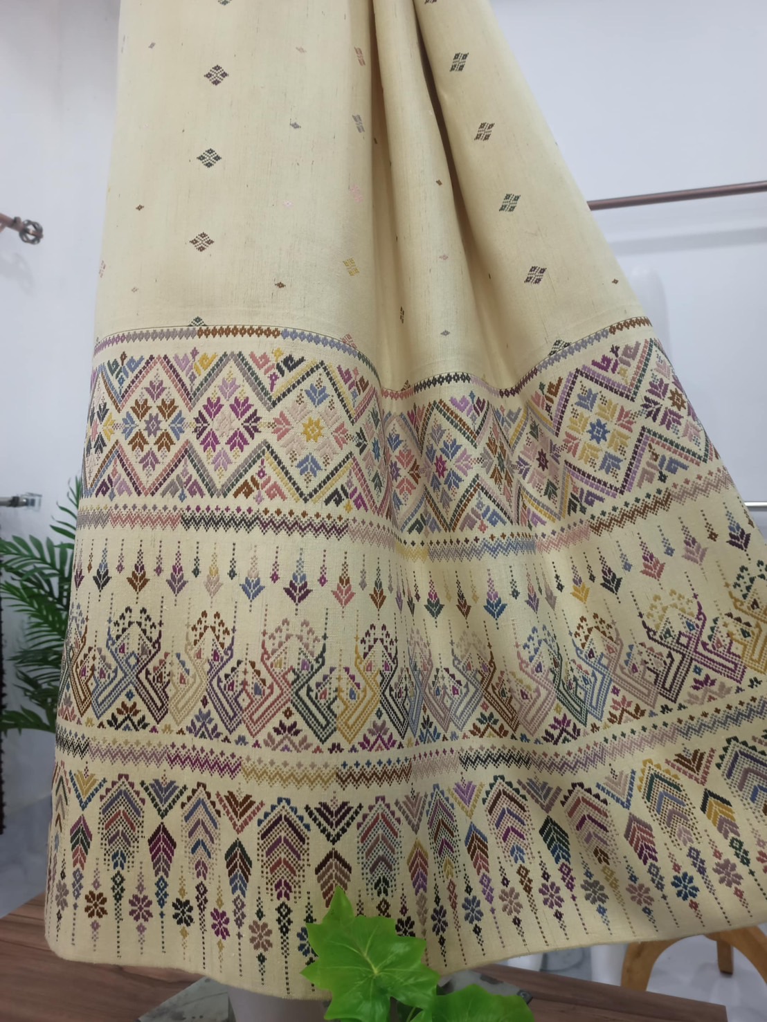 ซิ่น ผ้าไหมต่อเชิงแพรวา เย็บถุง ขนาด 1x2เมตร สีเหลืองงาช้าง รหัส P-PT-0818681