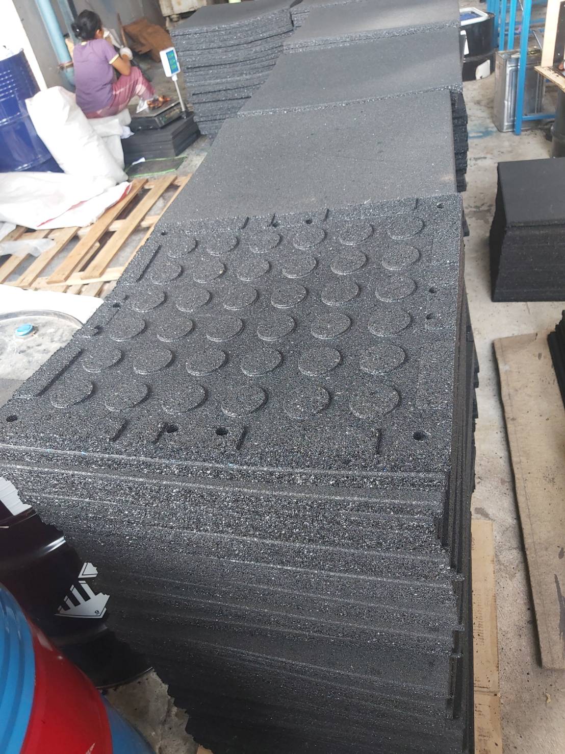 โรงงานผลิตแผ่นยางปูพื้นห้องฟิตเนส