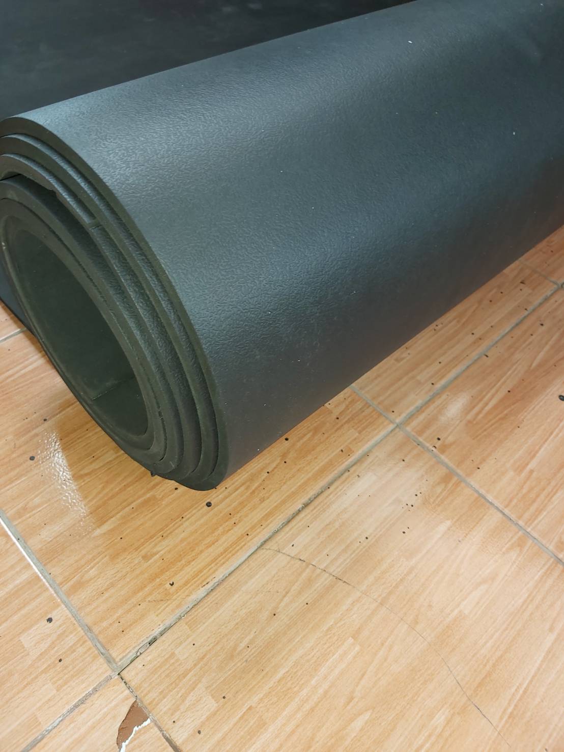 แผ่นยางม้วนปูพื้นฟิตเนสเมตรละ650