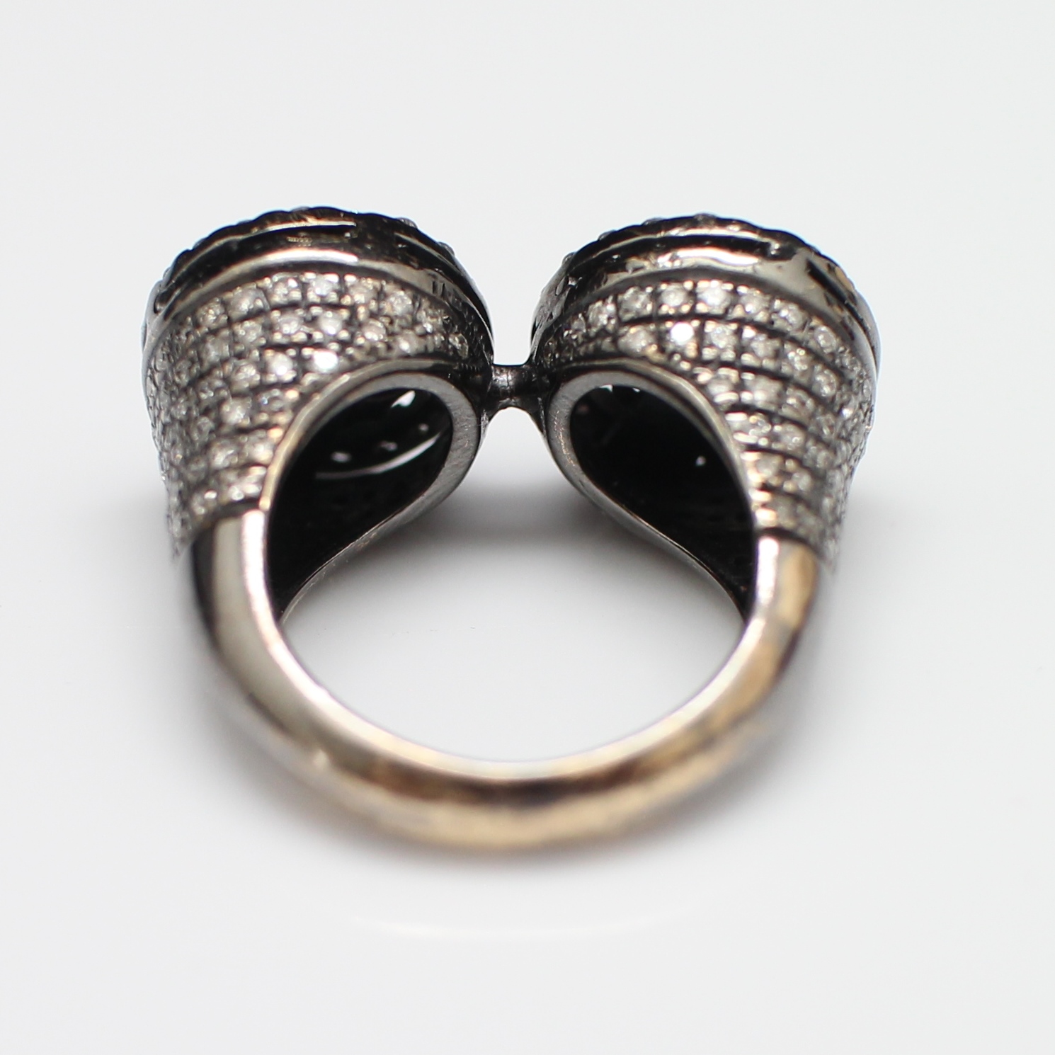 RG250109 แหวนเพชรกรจุกหัวชน เพชรแท้ 12 เม็ด 0.60 กะรัต และ 40 เม็ด 0.40 กะรัต ,160 เม็ด 1.20 กะรัต ทองแท้ 9k ชุบดำ นน.รวม 8.6 กรัม ขนาดแหวน 48 งานสวย คลาสสิค