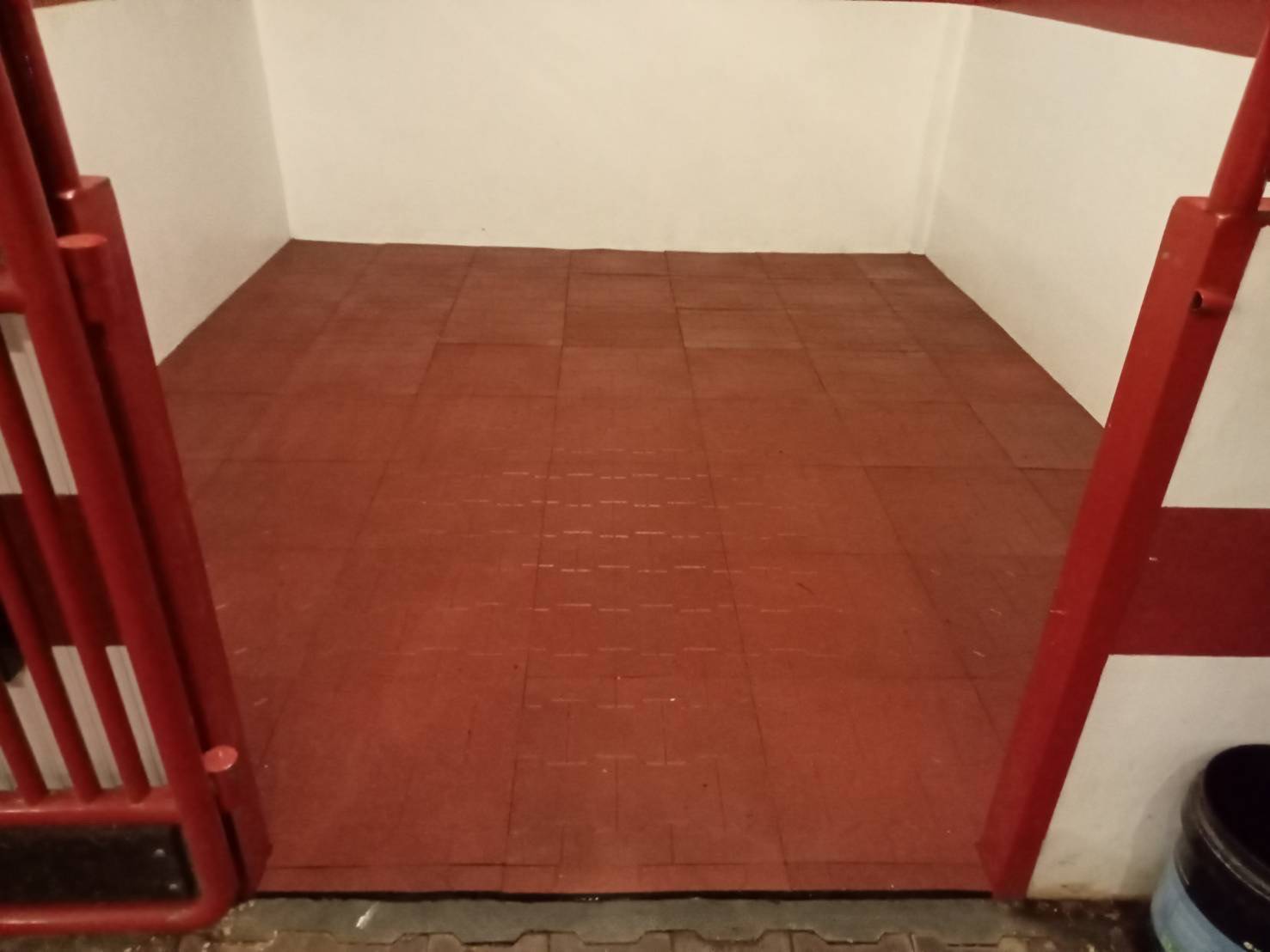 แผ่นยางปูพื้นคอกม้าบล็อคยางหนา25mm