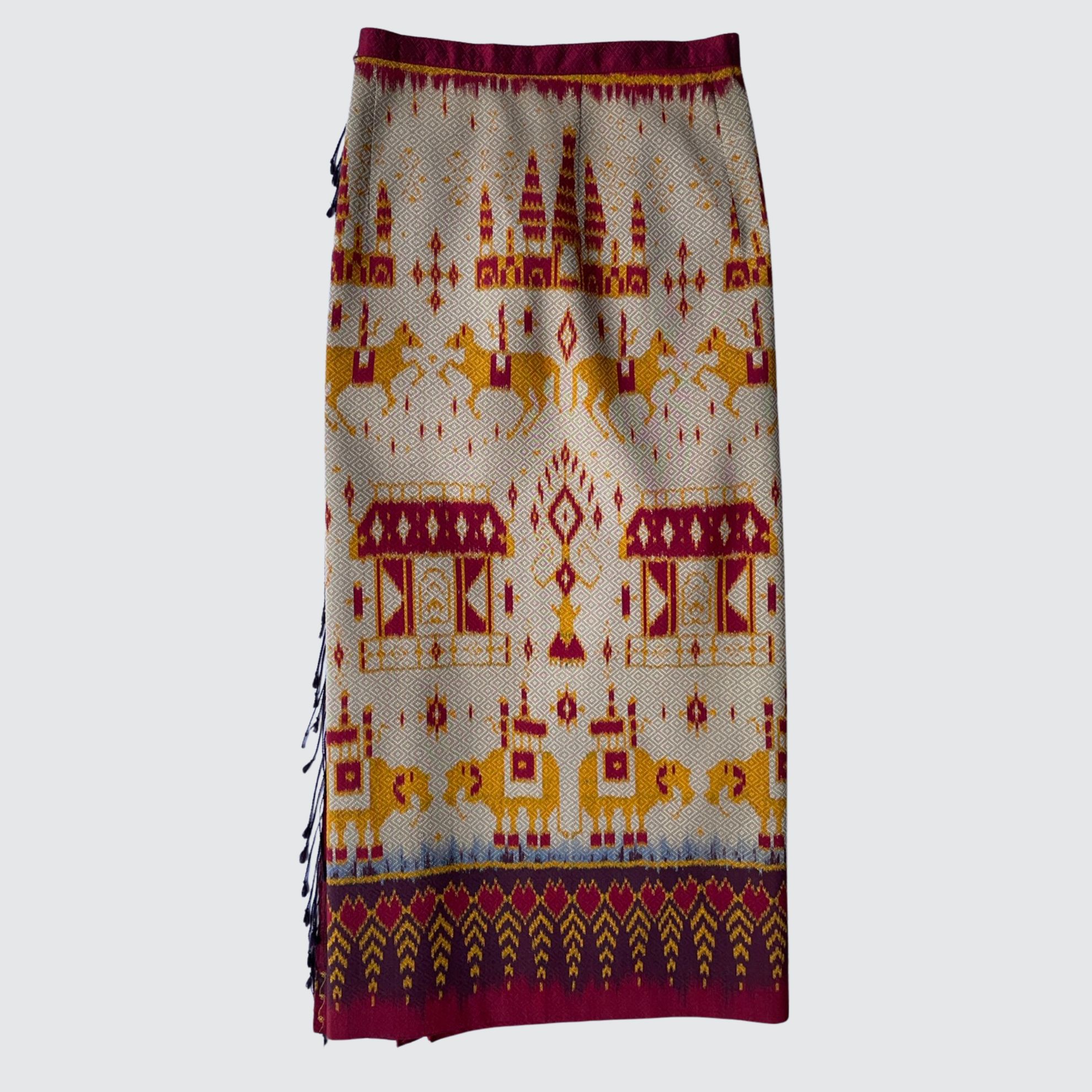 ผ้าถุงป้าย แบบเลื่อนตะขอตามไซส์ หน้านางข้าง ลายช้างม้าปราสาท สีครีมงาช้าง รหัส WM-PTS-1009681417