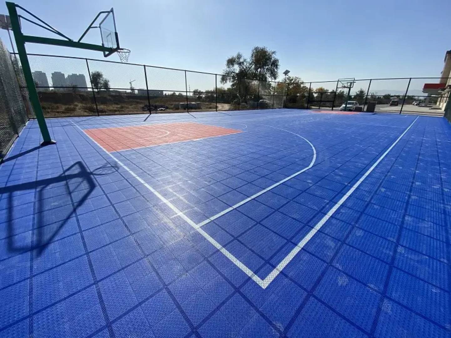 รับติดตั้งพื้นไวนิล PVCสนามแบดมินตัน สนามกีฬา ทุกชนิดมาตรฐานสากล