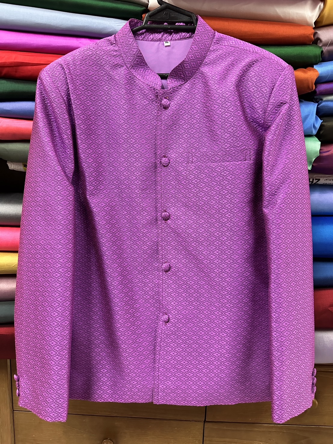 เสื้อสูทไหมคอพระราชทาน แขนยาว เนื้อยกดอก สีม่วง Size XL รอบอก 45นิ้ว รหัส DM-ST-0422670