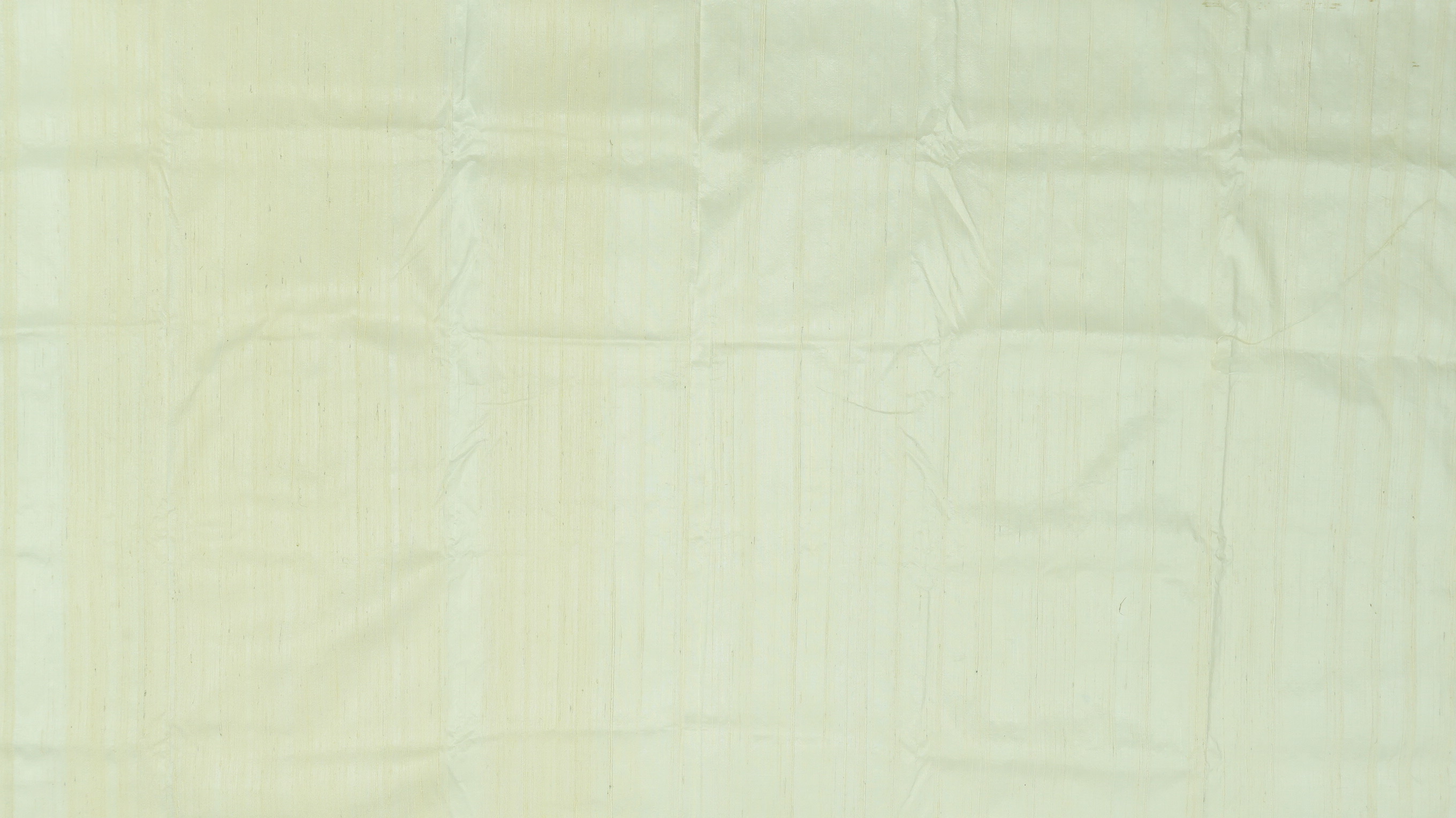 ผ้าไหมสีพื้น ไหมลืบเนื้อหยาบหนา ไหมแท้มีขี้ไหม สีครีมงาช้าง (ราคาต่อเมตร) รหัส D-ME-0526681