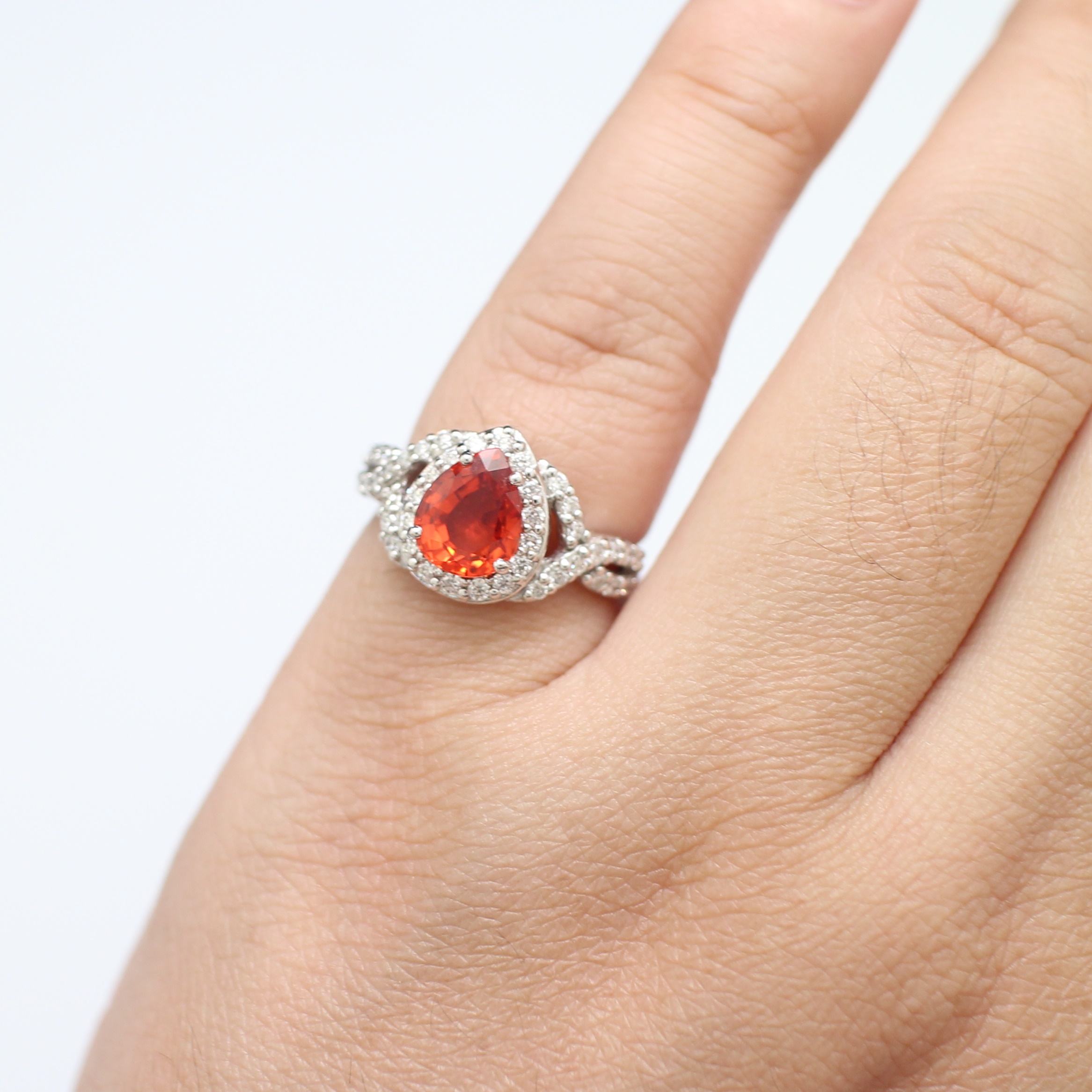 RG250292 แหวนออเร้นท์ซัฟไฟร์หยดน้ำ ล้อมเพชรแท้ 0.49 กะรัต ทองแท้ 18k นน.รวม 4.5 กรัม ขนาดแหวน 50