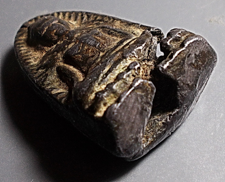 พระรอด เนื้อตะกั่ว ลพ.ดำ วัดกุฎี ปราจีนบุรี