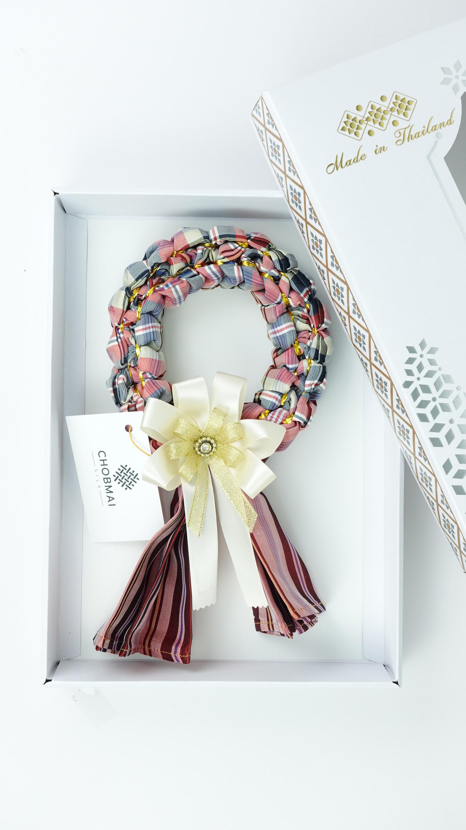 เซ็ตของขวัญ พวงมาลัย ผ้าขาวม้าไหมแท้