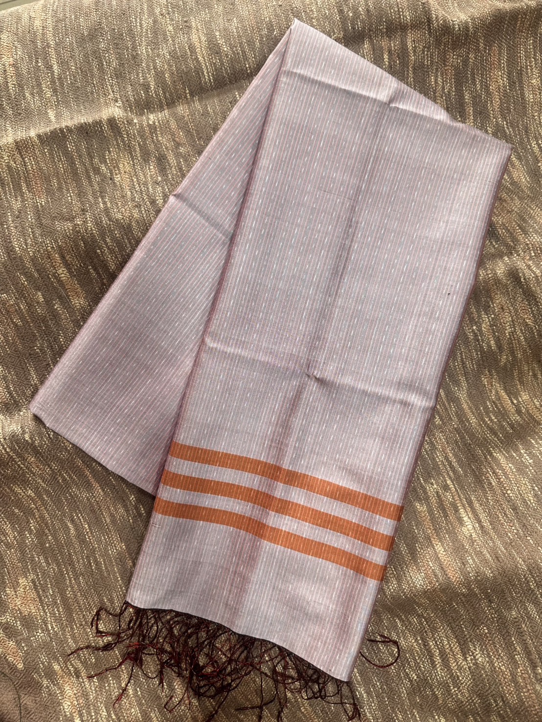 ผ้าคลุมไหล่ผ้าไหม ขนาด 65x200ซม.ลายอัมปรม มีชายครุย สีน้ำตาล รหัส L5A-AA-0710682