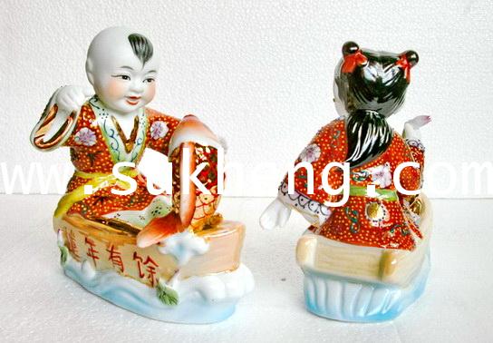 ตุ๊กตาจีนเซรามิคเด็กน้อยพายเรือจับปลา