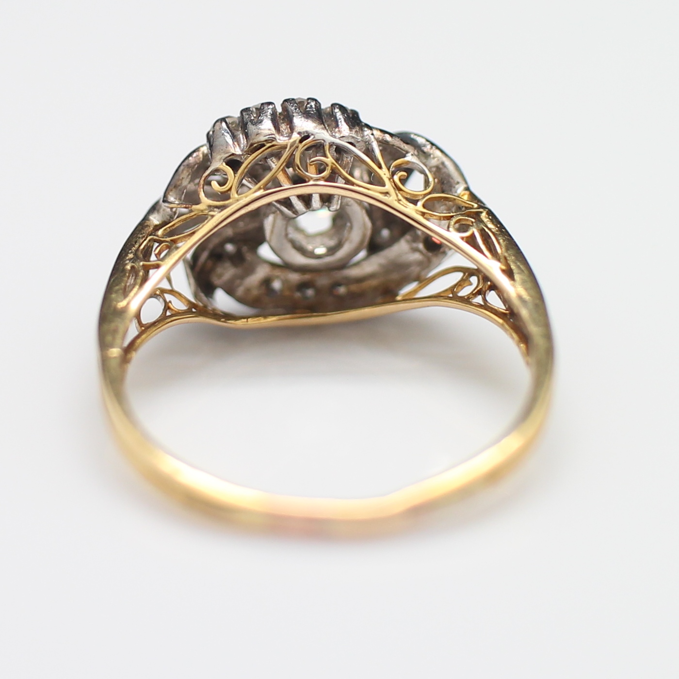 RG250094 แหวนเพชรเหลี่ยมคุชั่น Cushion 51 ตังส์ N-color (90) ล้อมเพชรกุหลาบ งานk2สี นน.รวม 3.2 กรัม ขนาดแหวน 54 มีใบเซอร์