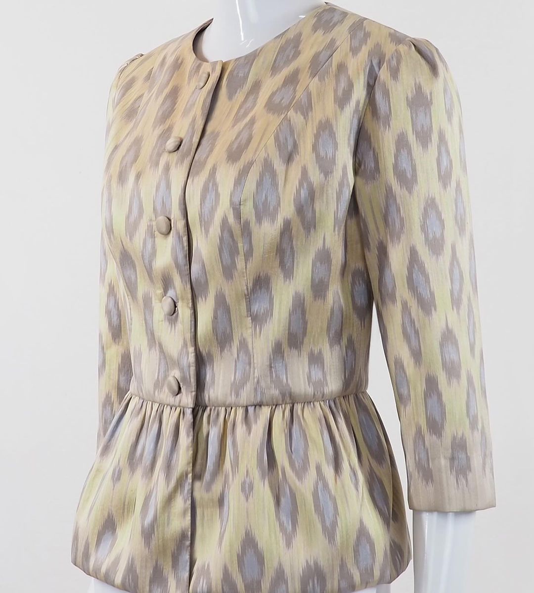 แบบตัด เสื้อผ้าไหม (ไม่รวมผ้า) ตามแบบ รหัส CUT-51-03246718