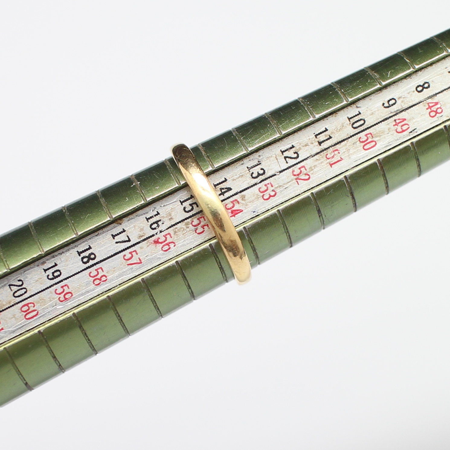 RG250099 แหวนมรกตเจียรไนล้อมเพชร เพชรแท้ 32 เม็ด 0.19 กะรัต ทองแท้ 18k นน.รวม 3.4 กรัม ขนาดแหวน 55