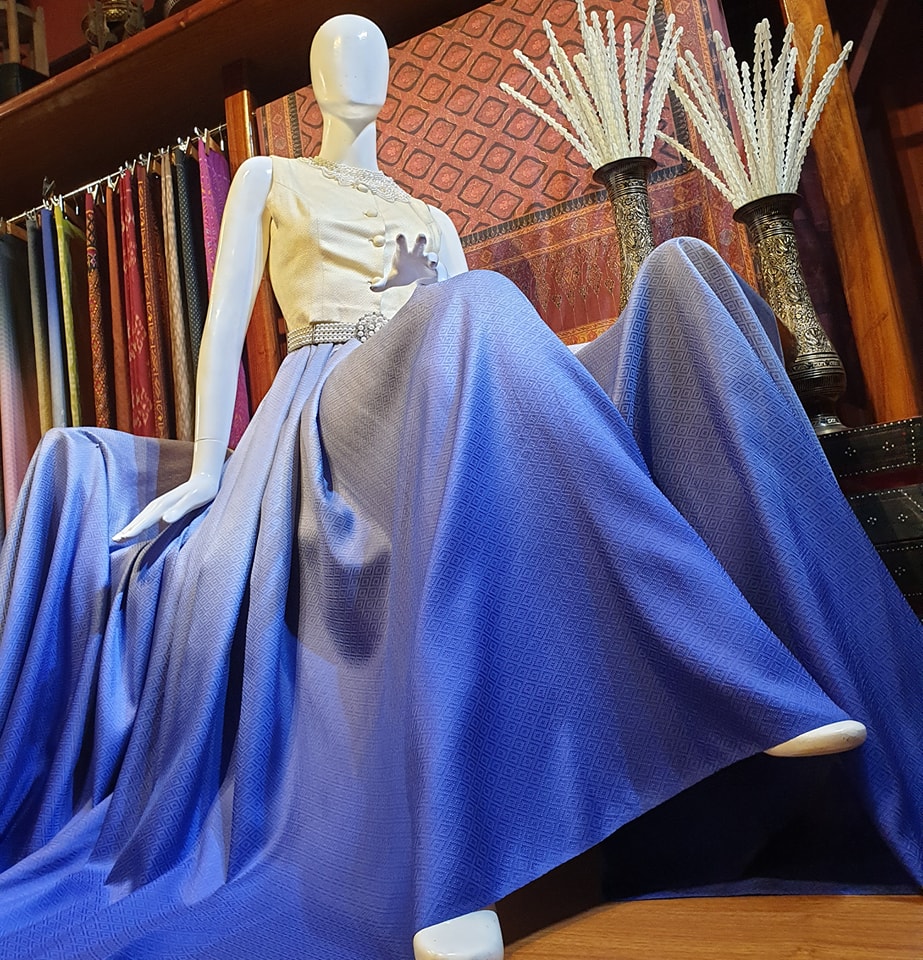 ผ้าไหมสีพื้นโมเดิร์น ยกดอกลูกแก้ว มัดย้อมสไลด์ สีน้ำเงิน เลือกขนาด รหัส BT-TT1027661