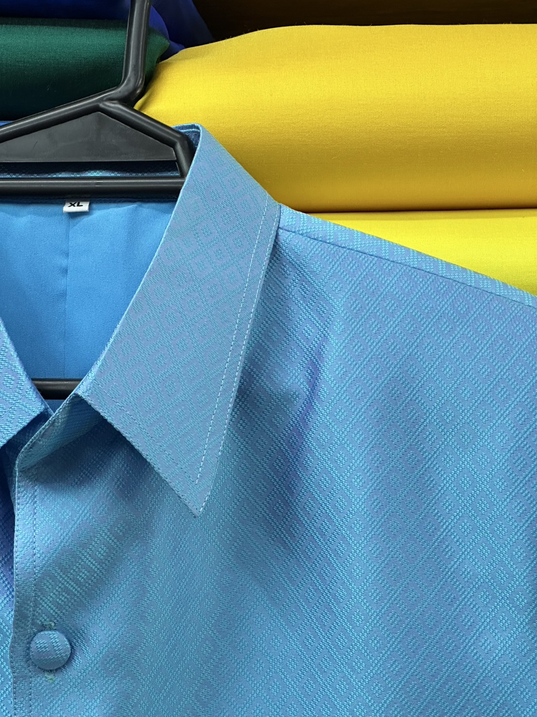 เสื้อสูทไหม แขนสั้น คอพระราชทาน ยกดอกลูกแก้ว สีฟ้า ไซส์ XL รหัส DR-ST-1204671