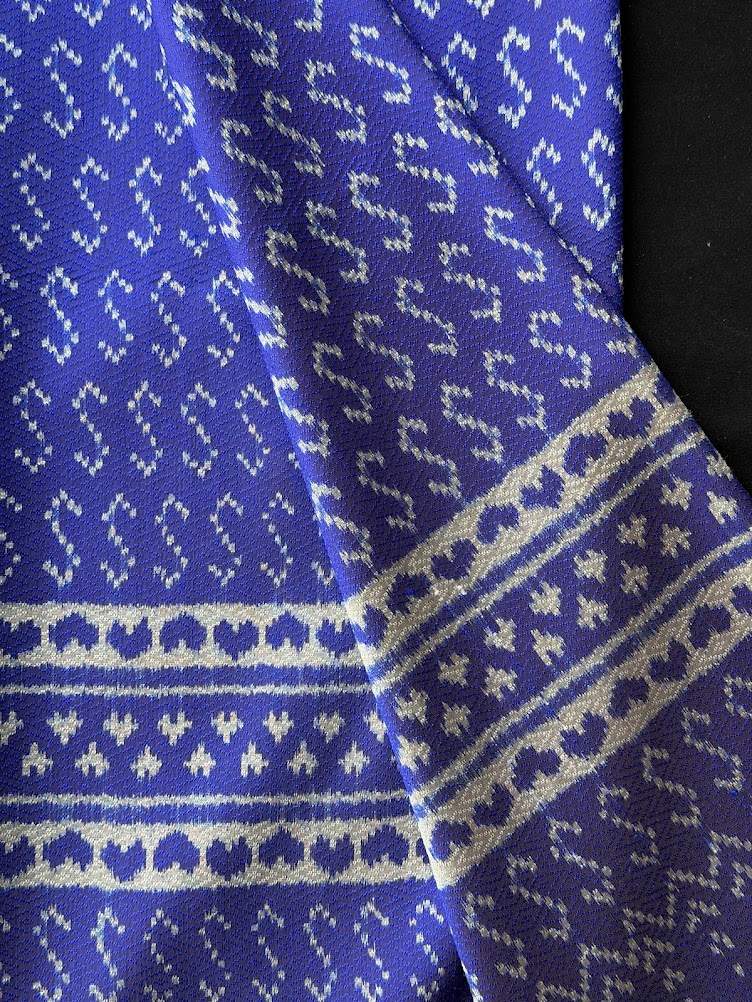 ซิ่น ผ้าไหมมัดหมี่ ทอยกดอก 6ตะกอ ขนาด 1x2 เมตร ลายขอพระราชทาน สีน้ำเงิน รหัส PCS-NY-11226816