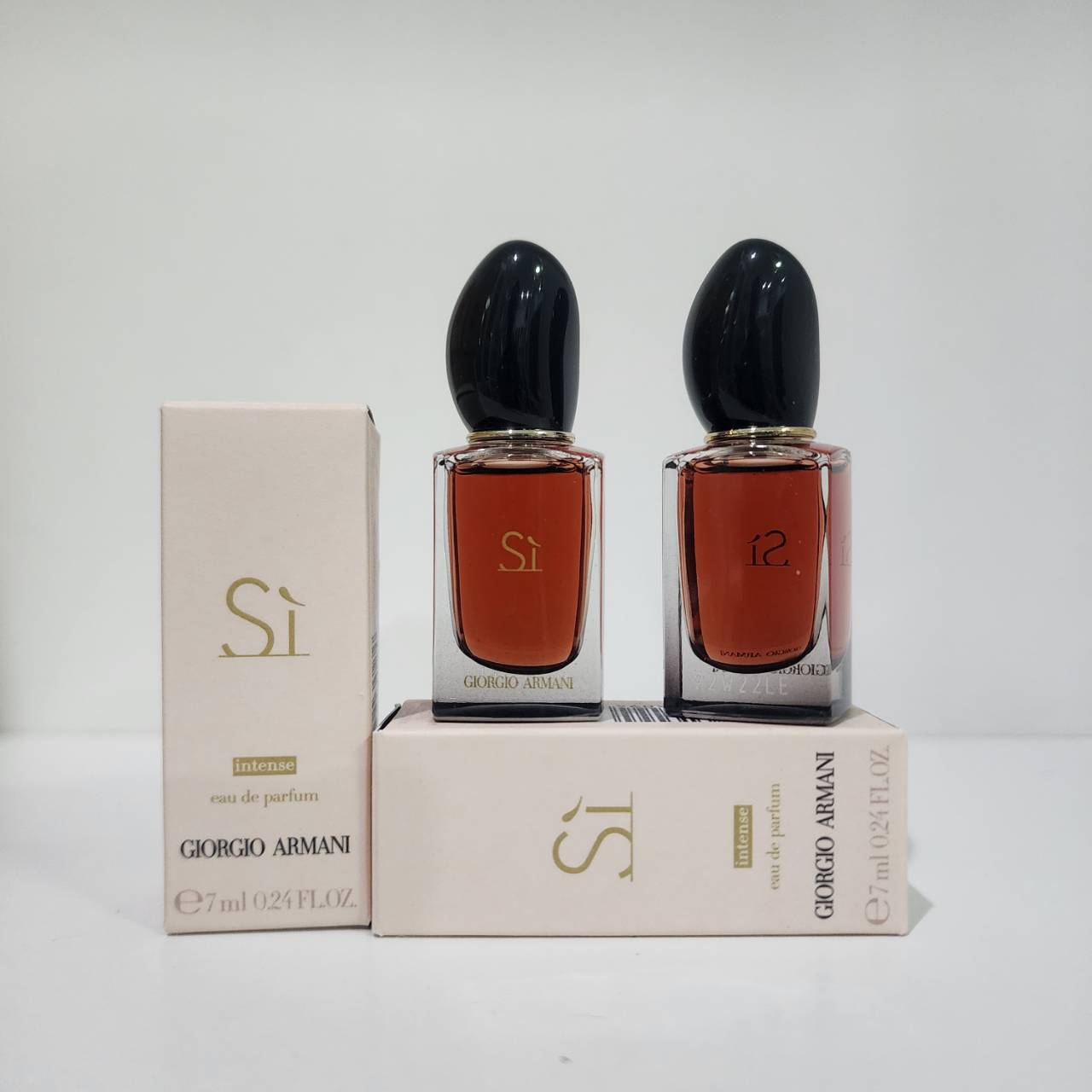น้ำหอมจิ๋วมินิ Giorgio Armani Si EDP Intense 2021 - 7ml แบบแต้มมีกล่อง ( Mini Perfume น้ำหอมขนาดพกพา) น้ำหอมจิ๋วมินิ ขวดน่ารัก ตั้งโชว์ก็สวย พกพาก็สะดวก หัวแต้มตามจุดชีพจร