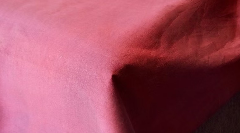 ผ้าคลุมไหล่ผ้าไหม ผืนใหญ่ มีชายครุย ขนาด 100x200ซม. สีแดง รหัส ZYH-CT-103040