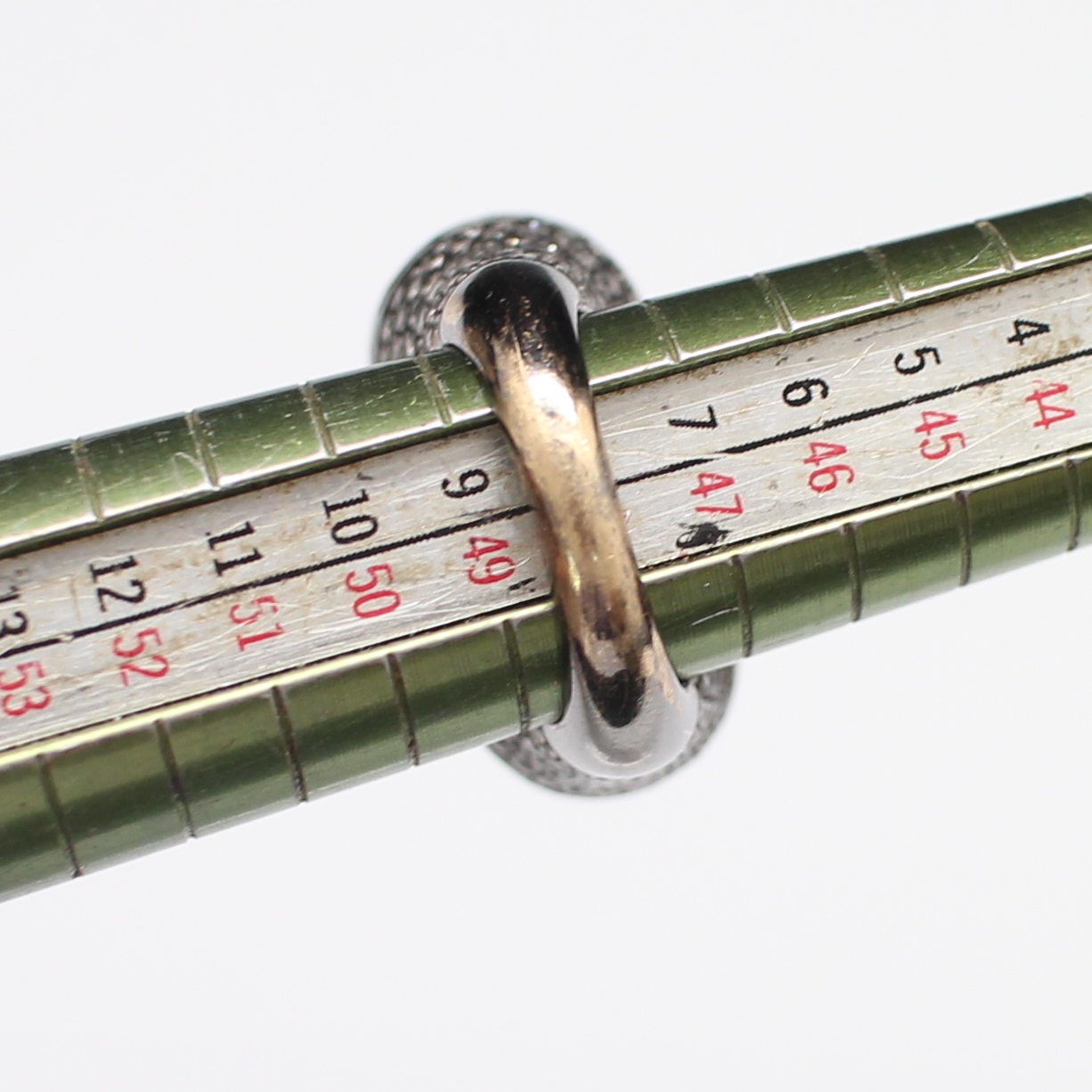 RG250109 แหวนเพชรกรจุกหัวชน เพชรแท้ 12 เม็ด 0.60 กะรัต และ 40 เม็ด 0.40 กะรัต ,160 เม็ด 1.20 กะรัต ทองแท้ 9k ชุบดำ นน.รวม 8.6 กรัม ขนาดแหวน 48 งานสวย คลาสสิค