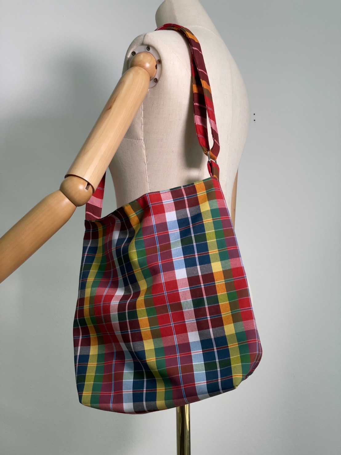 สั่งตัด กระเป๋าสะพายข้าง ขนาด4x14x13 นิ้ว (ไม่รวมผ้า) รหัส CUT-GO-26