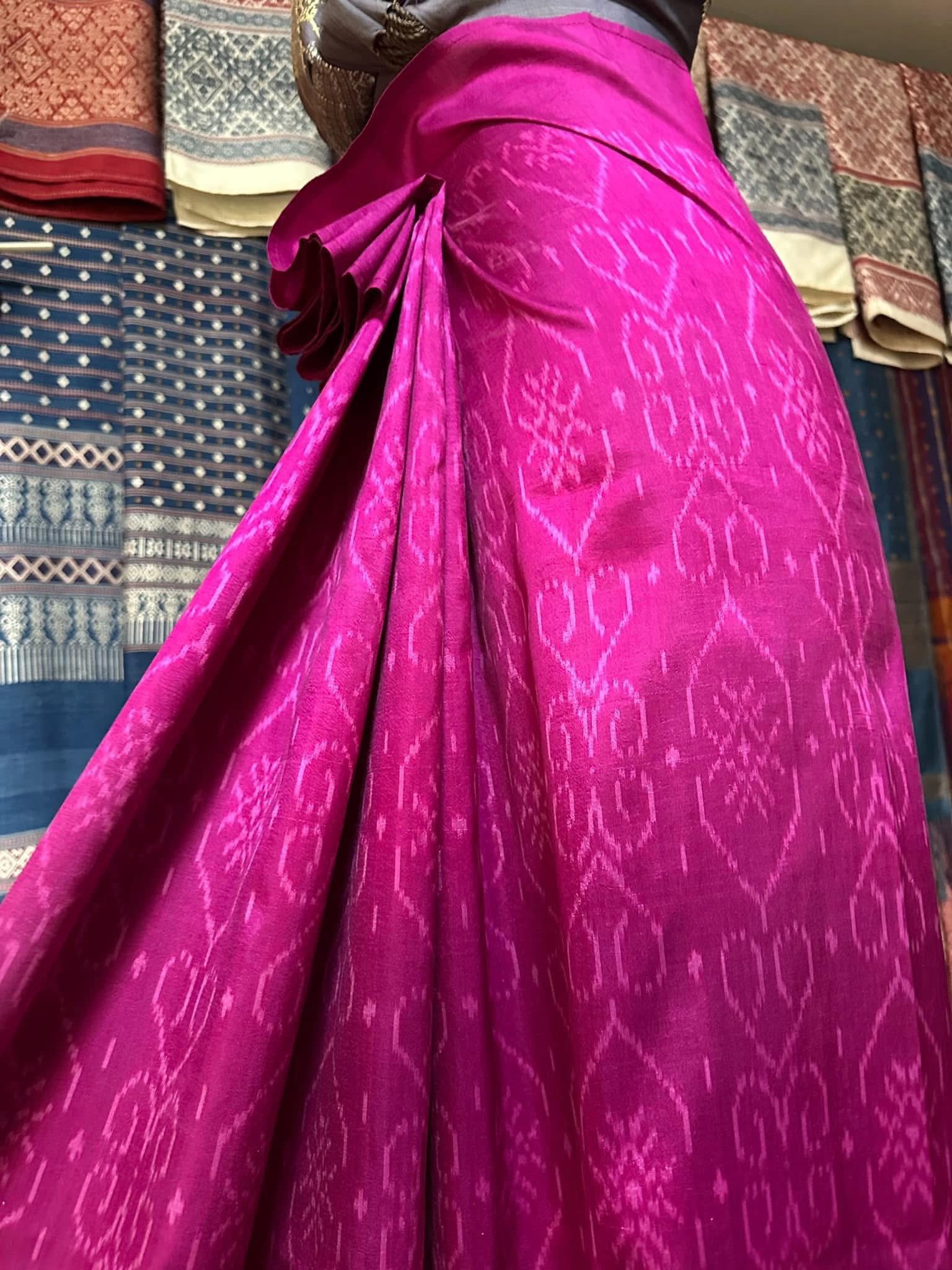 ซิ่น ไหมมัดหมี่ ผ้าปาโตล่า ขนาด 120x220ซม. พื้นสีชมพูม่วง รหัส N9-SIL-051768A3