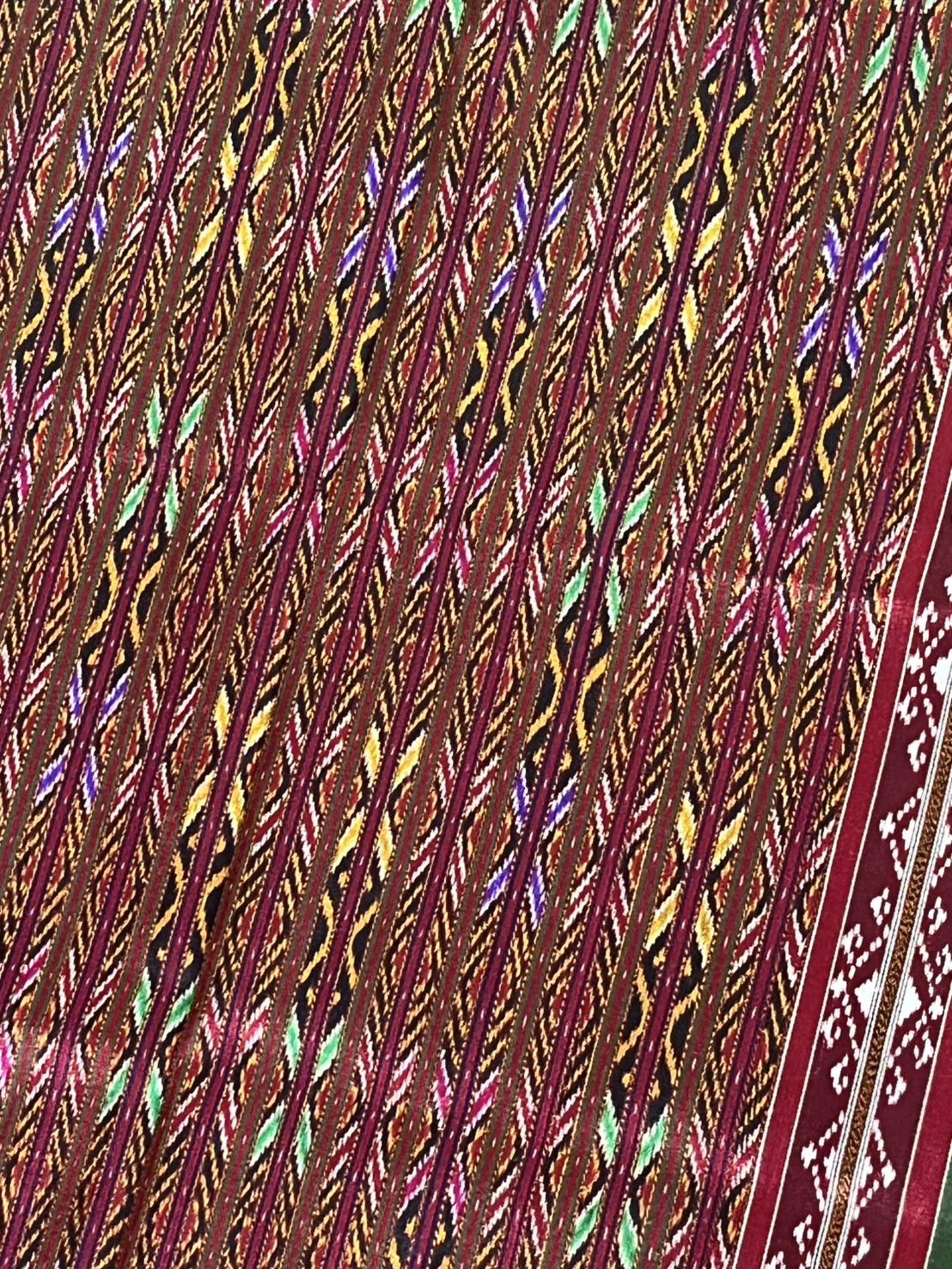 ผ้าไหมมัดหมี่ 3ตะกอ ขนาด 1x2เมตร สีแดง จากแม่กันยา แก้วแฉล้ม ชุมชนบ้านทมอ