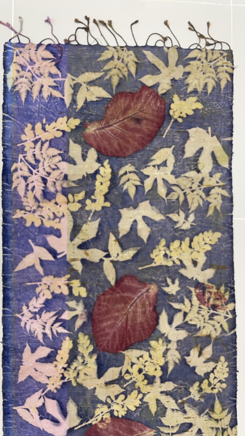 ผ้าคลุมไหล่ผ้าไหม Eco print เนื้อหยาบนุ่ม มีชายครุย ขนาด 60x180ซม. สีน้ำเงินคราม รหัส ECO-82-11146813