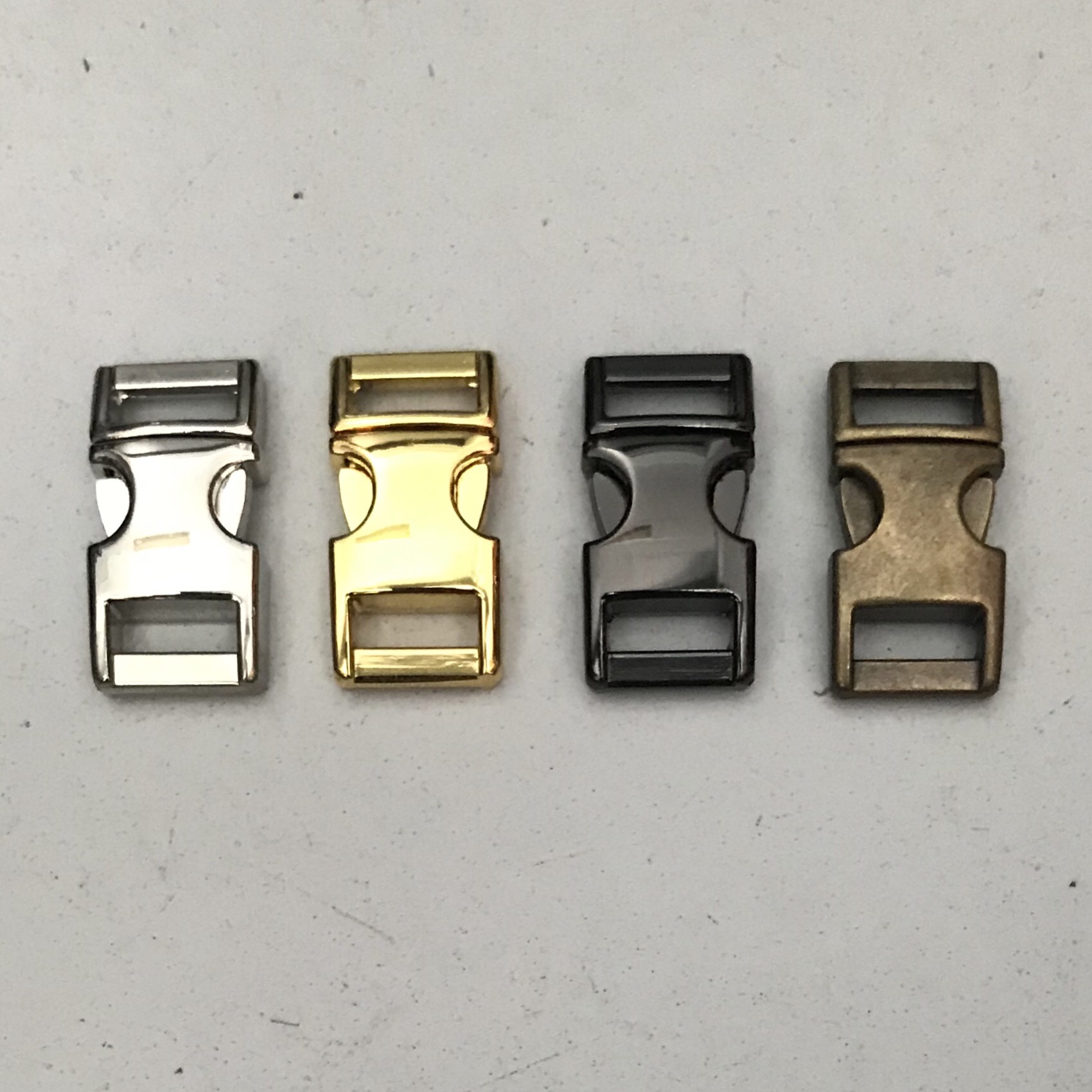 ตัวล็อคก้ามปู โลหะ ขนาด 1 cm