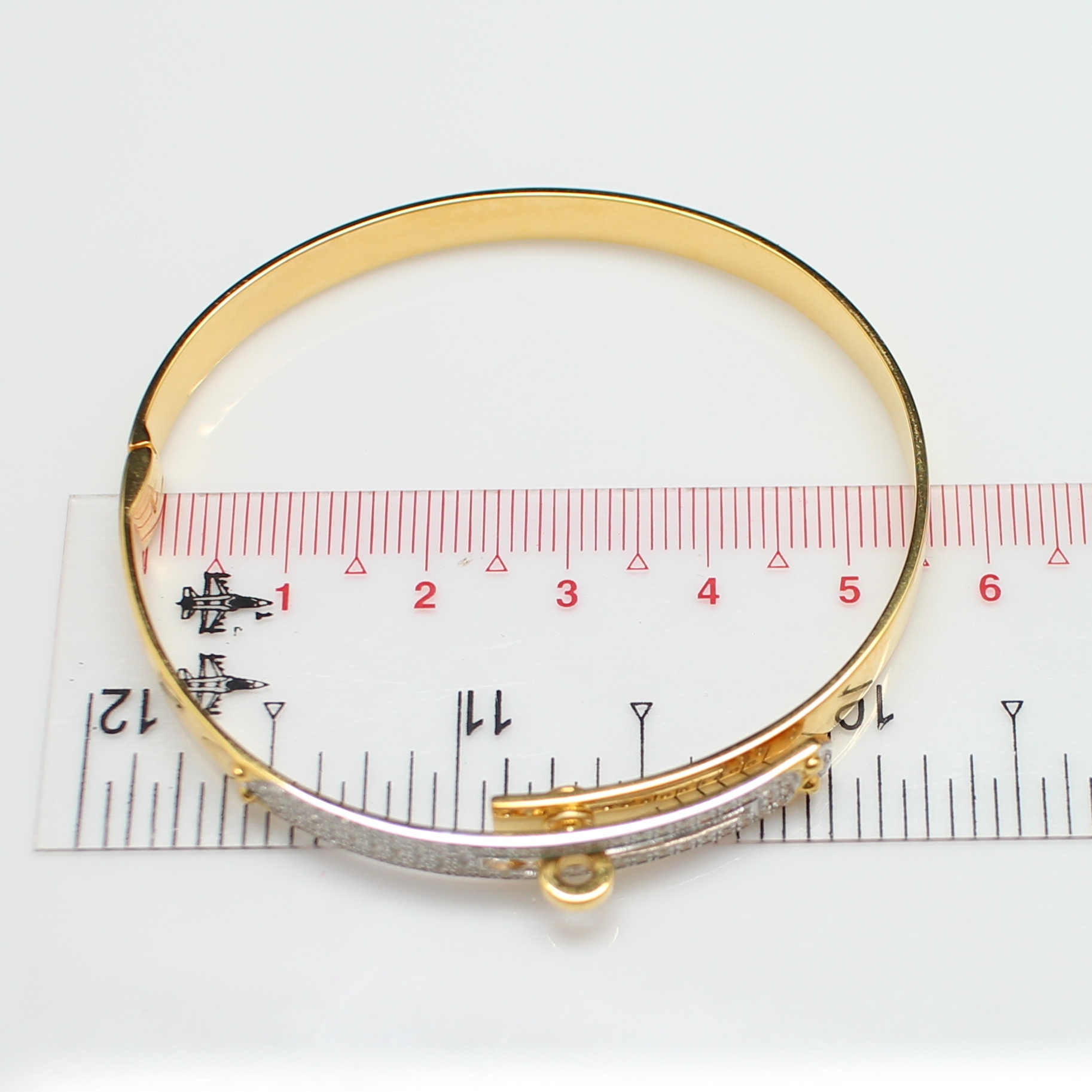 BL25006 กำไลเพชรครึ่งวง เพชรแท้ 0.49 กะรัต ทองแท้ 90% เส้นผ่านศูนย์กลาง 5.5 ซม.