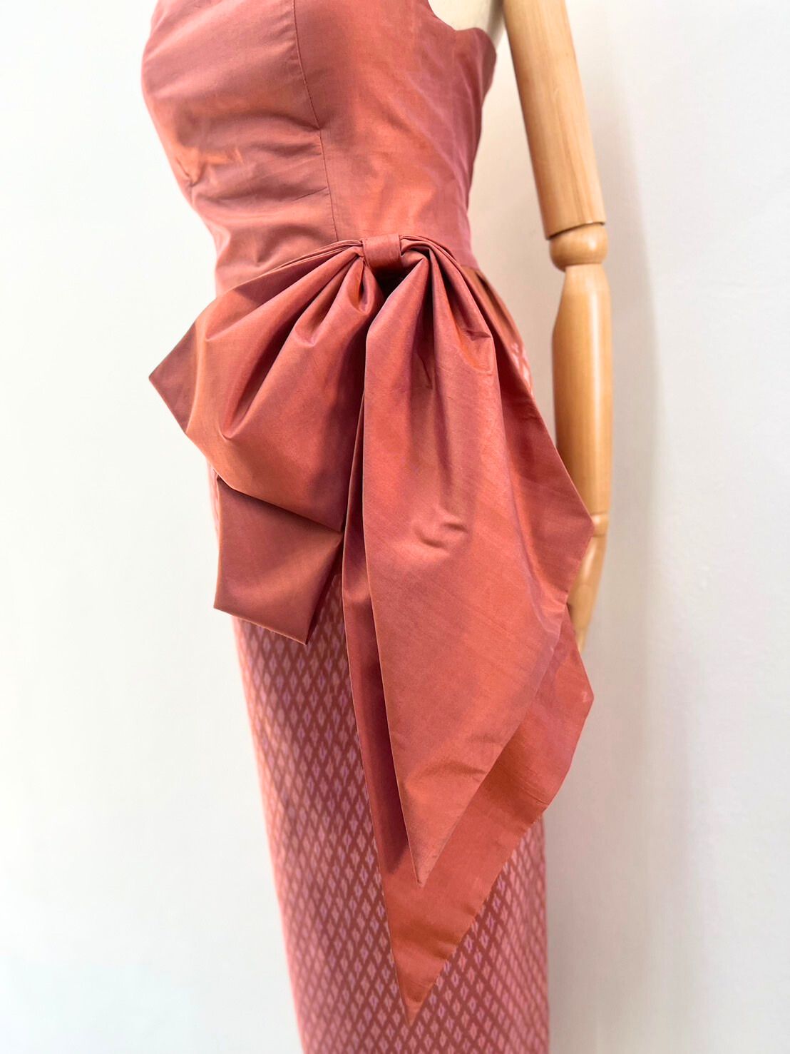 แบบตัดชุด เดรสผ้าไหม (ไม่รวมผ้า) chobmai x ARW รหัส CUT-ST-110867