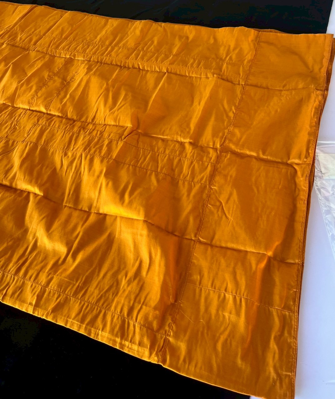 จีวรผ้าไหมแท้ เนื้อเรียบ สำหรับพระสงฆ์ เลือกสี เลือกไซส์ได้ CUT-NY-110568