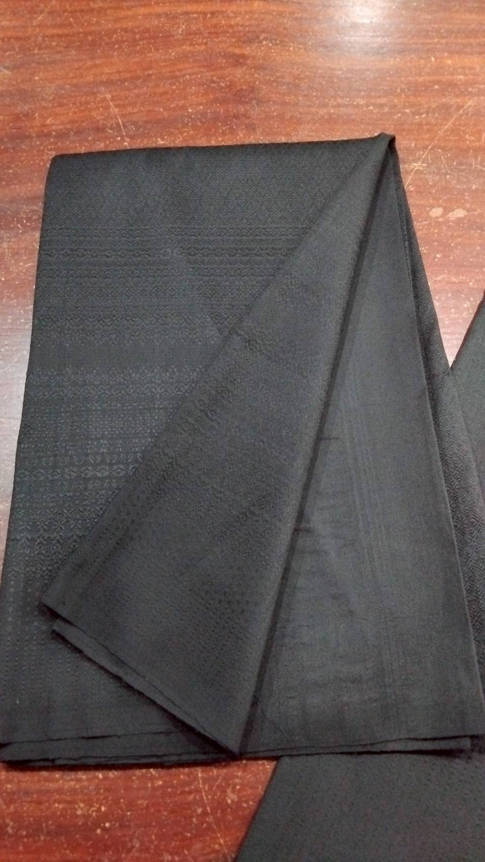 (ผ้าชุด)ไหมยกสุรินทร์ ขนาด 1x4เมตร (ลาย 2เมตร+สีพื้น 2เมตร) สีดำสนิท รหัส N10-NY-0311683