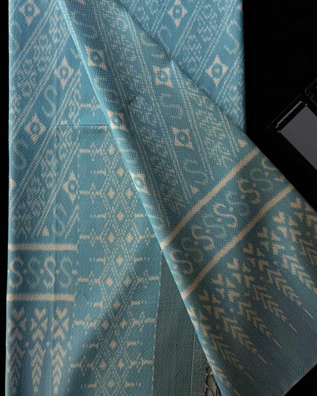 (ผ้าชุด)ไหมมัดหมี่ 6ตะกอ ไหมแท้ (ผ้าลาย 2เมตร+สีพื้น2เมตร) ลายสิริราชพัสตราภรณ์ สีฟ้า รหัส L8A-NY-45566